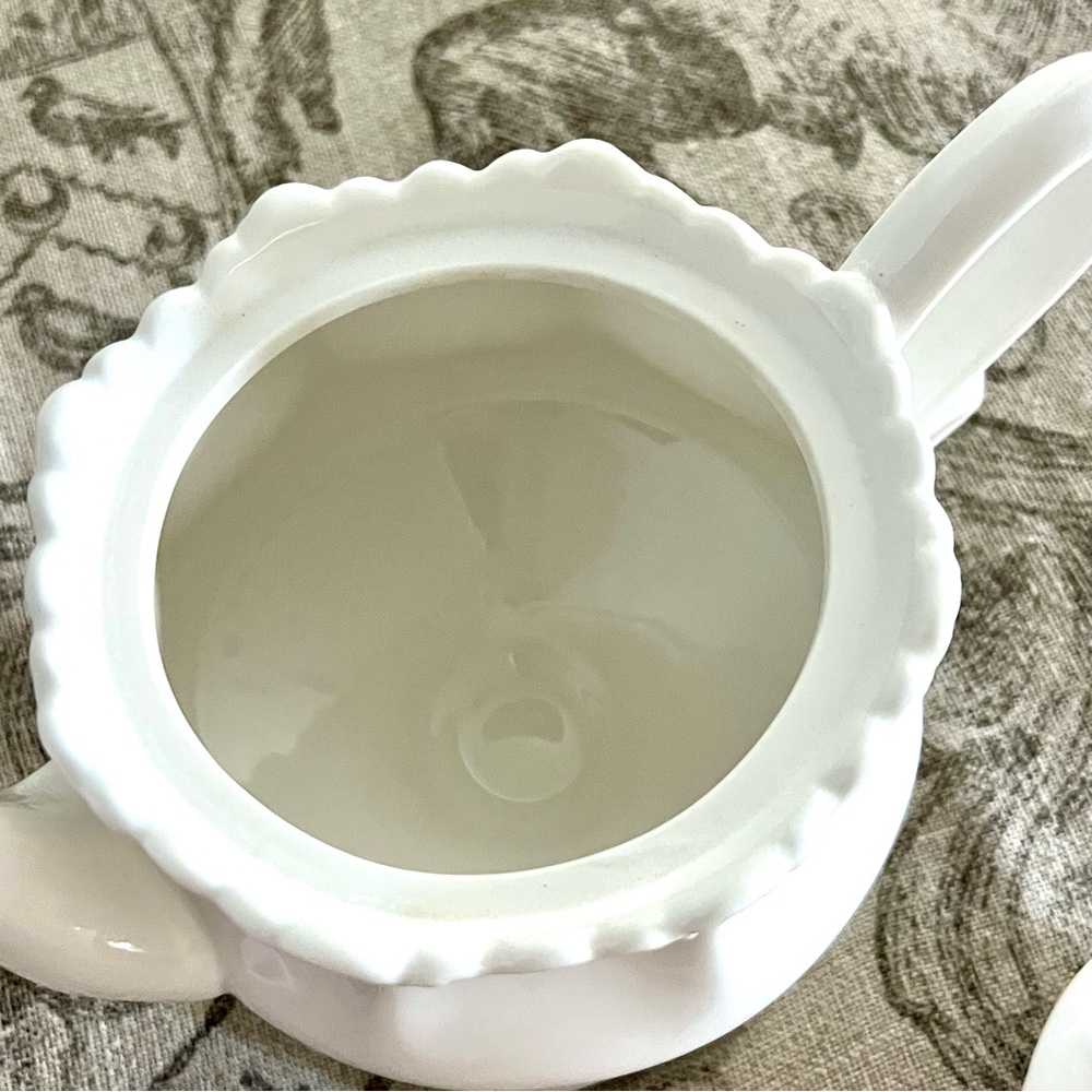 NWT GRACE'S TEAWARE EUROPEAN STYLE CERAMIC VICTORIAN OFF WHITE TEA/COFFEE POT - Picture 11 of 14